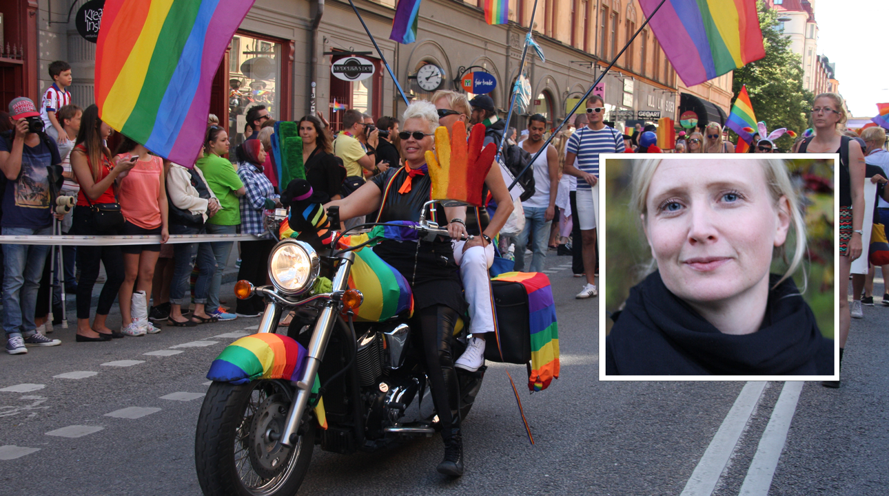 Prideparad med två kvinnor på motorcykel. Infälld portträttbild Linn Sandberg