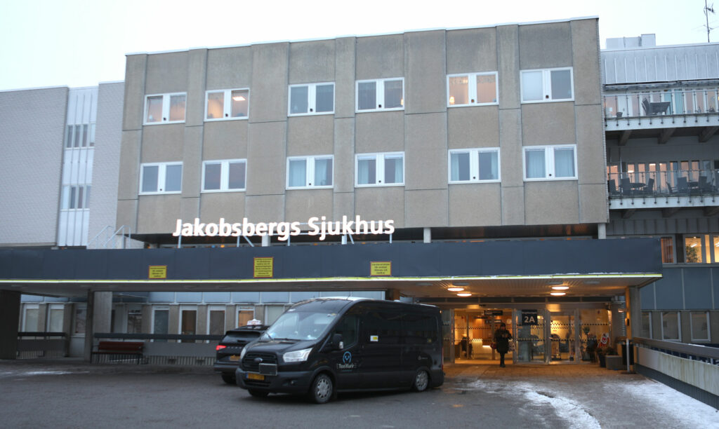 Bild på entrén till Jakobsbergs sjukhus