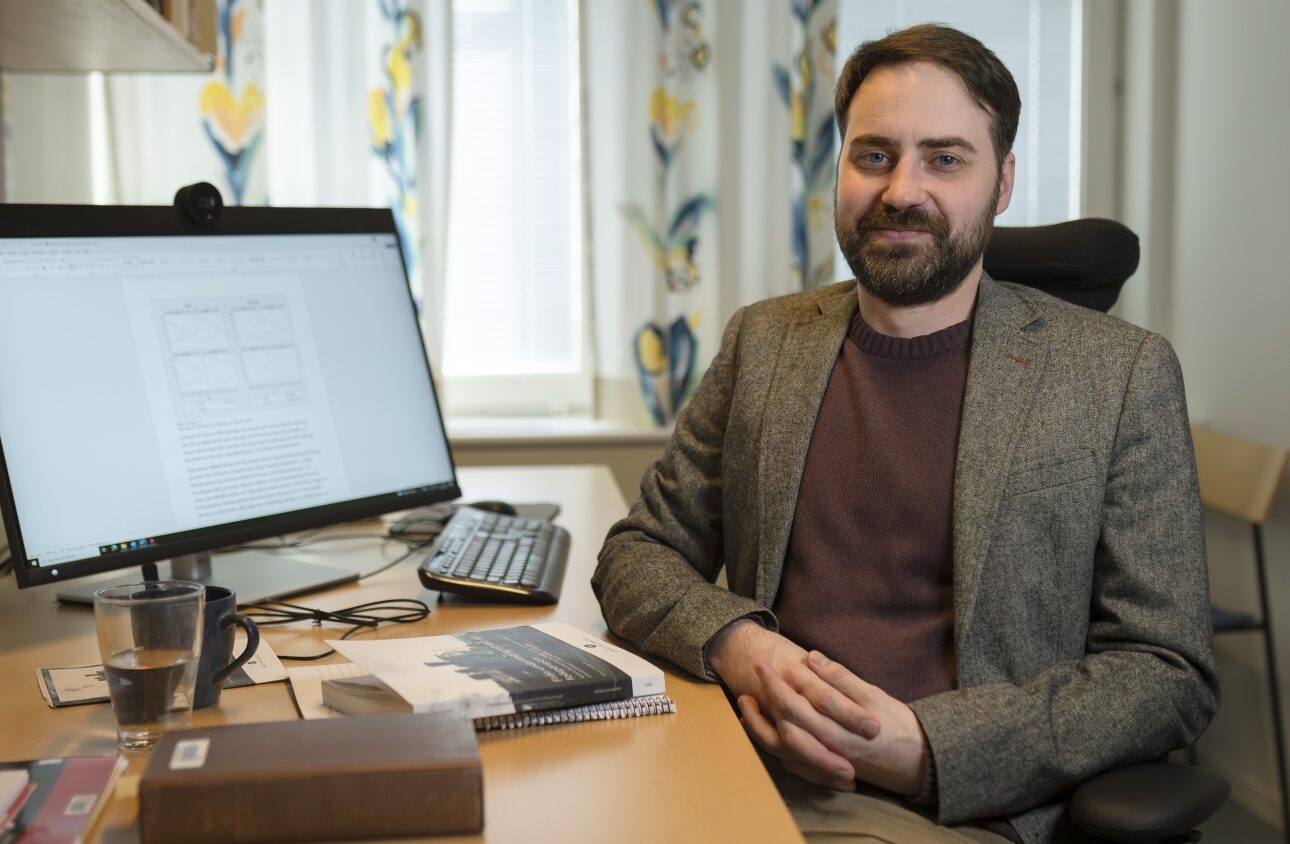 Porträttbild på Dennis Fahlgren