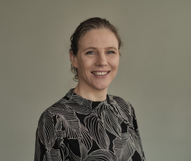 Porträttbild på Sara Henricsson